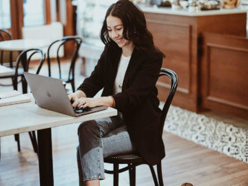 Shakespeare and co Philadelphia style blogger working from a coffee shop